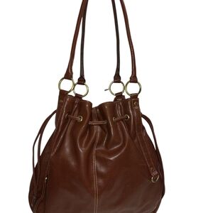 Elegant Brown Shoulder Bag with Timeless Appeal